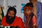 Baba Ramdev on the sets of Saregama Lil Champs in Famous on 12th Sept 2011 (8).JPG